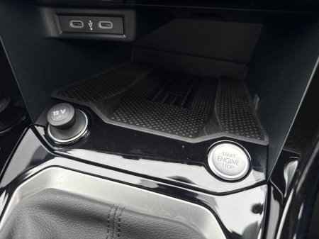2025 Volkswagen T-Roc - photo 16