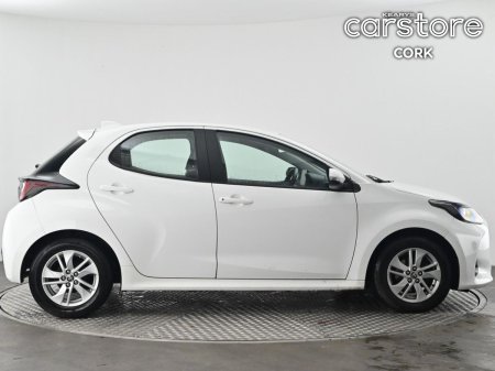 2024 Toyota Yaris - photo 2