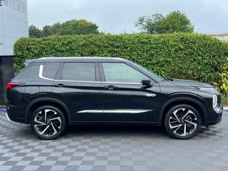 2023 Mitsubishi Outlander - photo 2