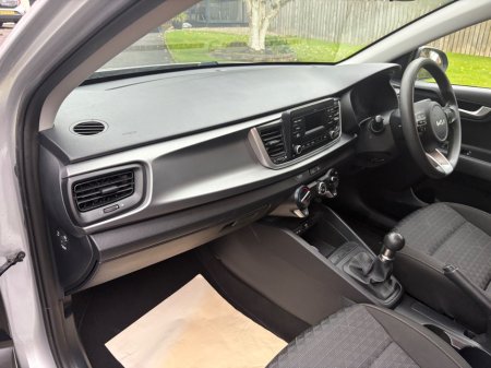 2021 Kia Rio - photo 24