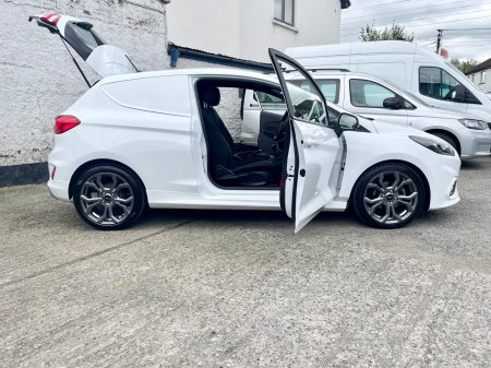 2022 Ford Fiesta - photo 3