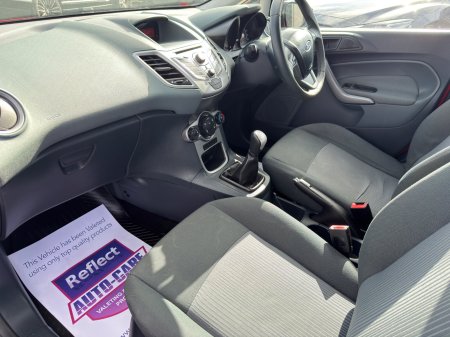 2010 Ford Fiesta - photo 14