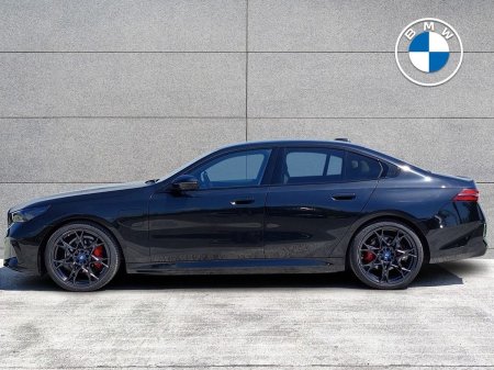 2024 BMW 5-Series - photo 3