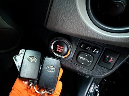 2014 Toyota Vitz - photo 11