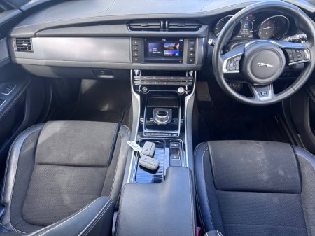 2016 Jaguar XF - photo 2