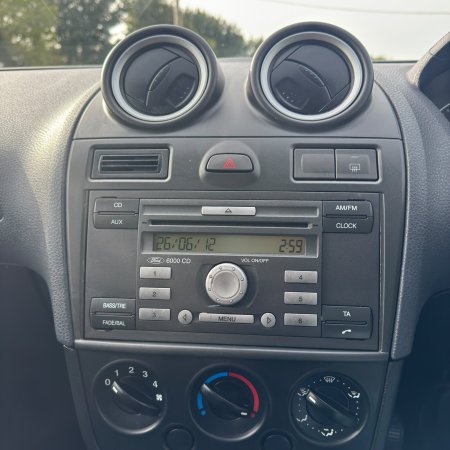 2006 Ford Fiesta - photo 22