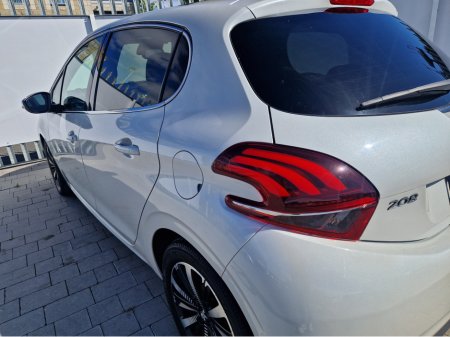 2017 Peugeot 208 - photo 8