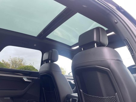 2023 Volkswagen Touareg - photo 12