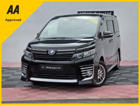 2016 Toyota Voxy 1.8 PETROL HYBRID, AUTOMATIC, 6 SEATS.