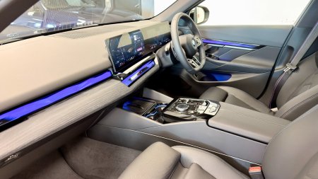 2026 BMW 5-Series - photo 17