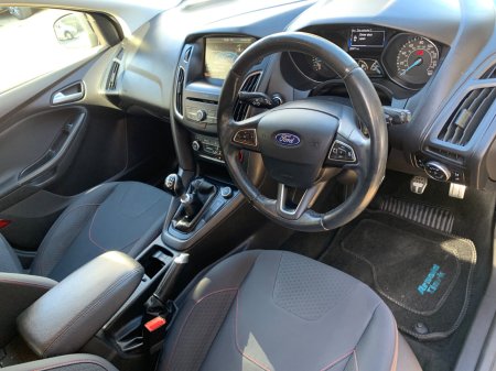 2016 Ford Focus - photo 16