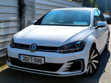 2020 Volkswagen Golf - photo 2