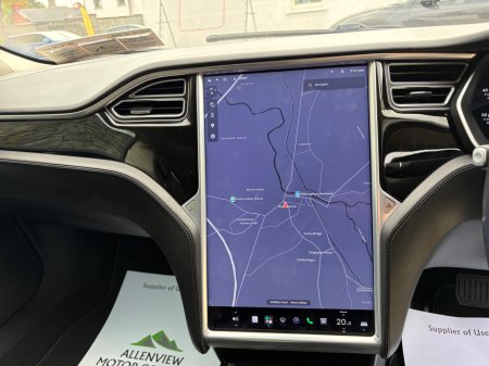 2015 Tesla Model S - photo 21