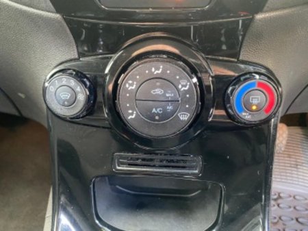 2015 Ford Fiesta - photo 12