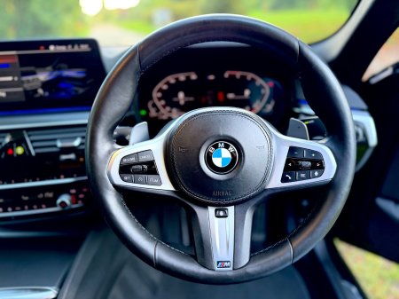 2021 BMW 5-Series - photo 28