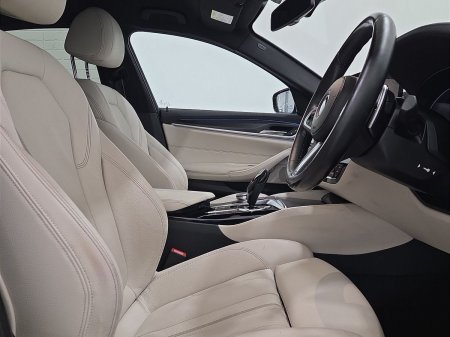 2023 BMW 5-Series - photo 12