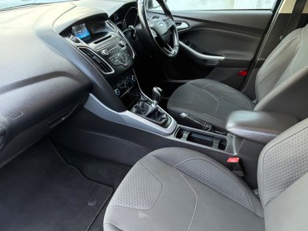 2016 Ford Focus - photo 16