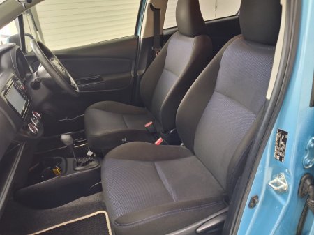 2016 Toyota Vitz - photo 12