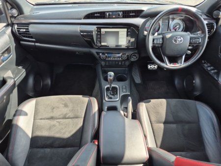 2023 Toyota Hilux - photo 2