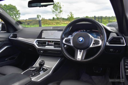 2022 BMW 3-Series - photo 8