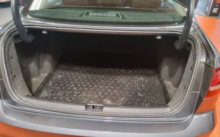 2017 Volkswagen Jetta - photo 2