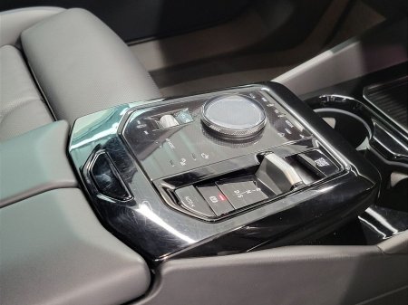 2024 BMW 5-Series - photo 10