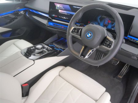 2026 BMW 5-Series - photo 6