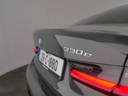 2025 BMW 3-Series - photo 25