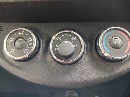 2016 Toyota Yaris - photo 20