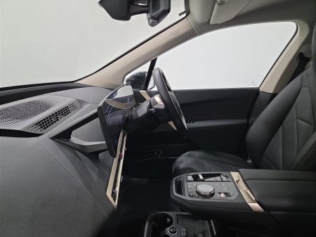 2025 BMW iX - photo 7