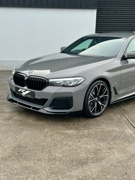 2021 BMW 5-Series - photo 2
