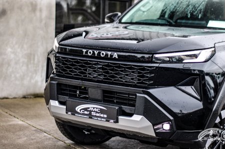 2026 Toyota Hilux - photo 2