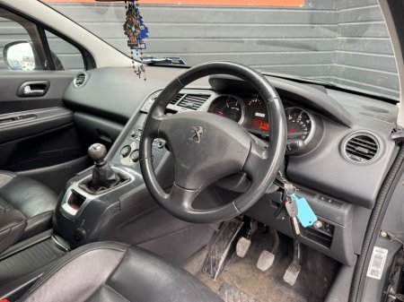 2010 Peugeot 5008 - photo 12
