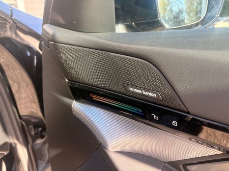 2025 BMW 5-Series - photo 6