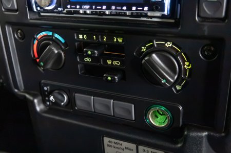 2017 Land Rover Defender - photo 18