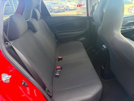 2017 Toyota Vitz - photo 7
