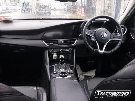 2019 Alfa Romeo Giulia - photo 2