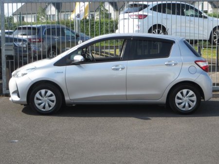 2019 Toyota Vitz - photo 4