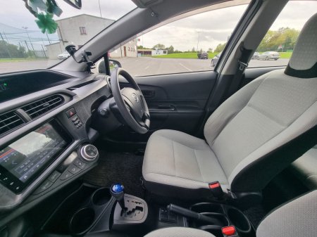 2017 Toyota Aqua - photo 14