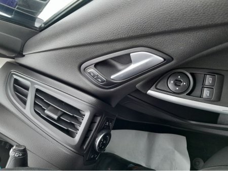 2017 Ford Focus - photo 29