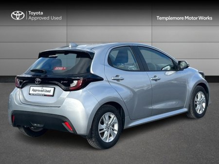 2024 Toyota Yaris - photo 2