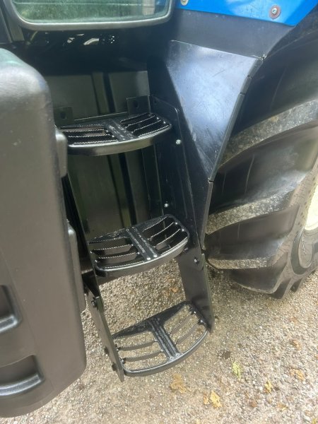 2008 New Holland T6080 - photo 8