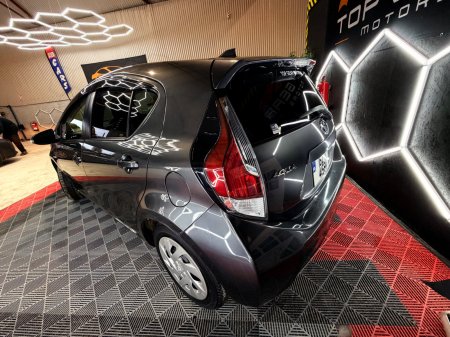 2016 Toyota Aqua - photo 4