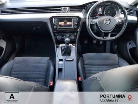 2017 Volkswagen Passat - photo 2