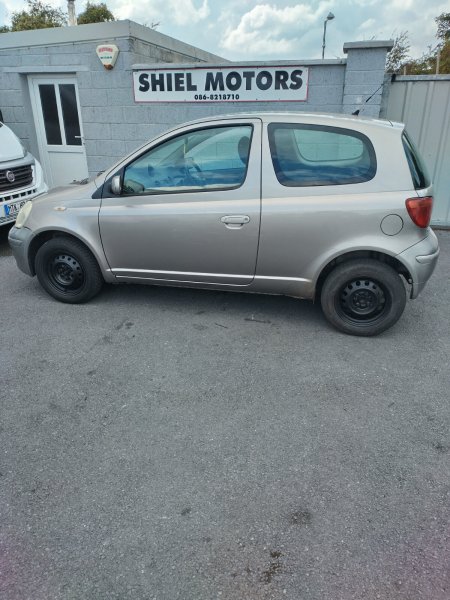 2005 Toyota Yaris - photo 2