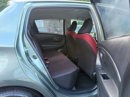 2017 Toyota Vitz - photo 8