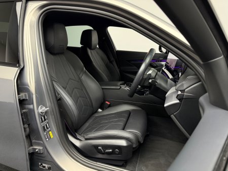 2025 BMW 5-Series - photo 10