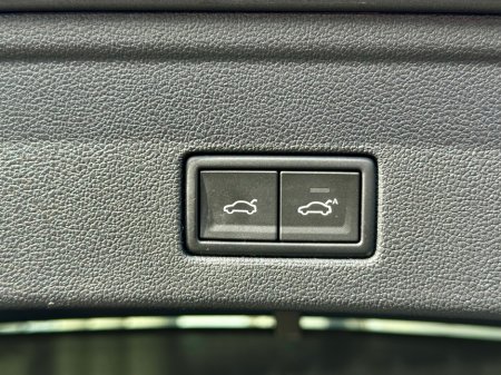 2025 Volkswagen Touareg - photo 42