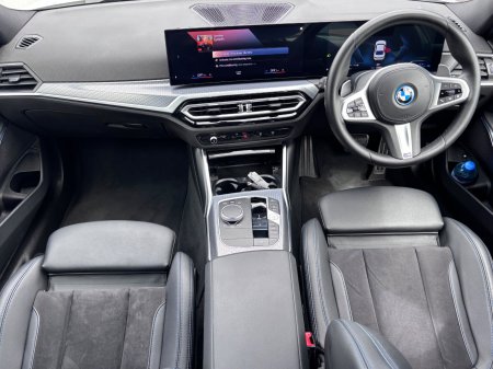 2023 BMW 3-Series - photo 2