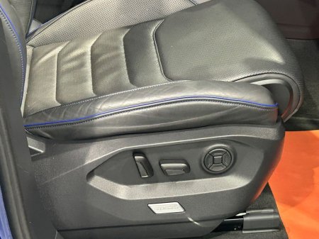 2025 Volkswagen Touareg - photo 10